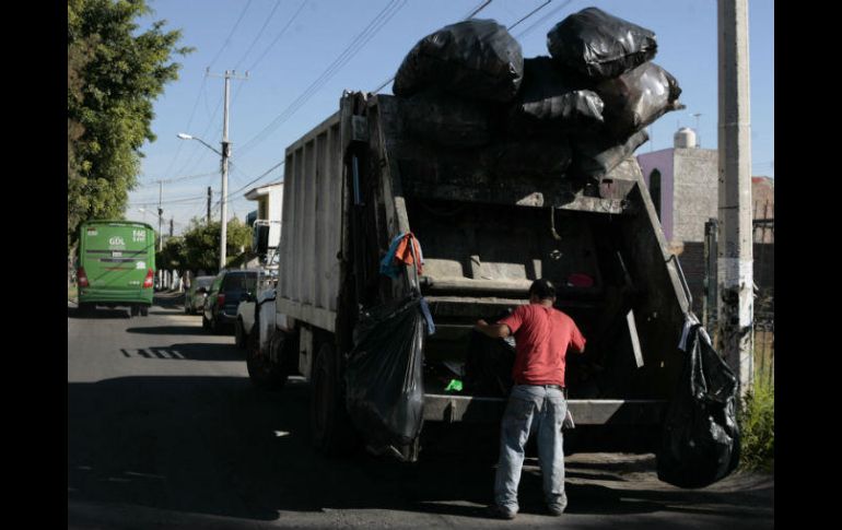 En Tlaquepaque, los camiones recolectores de basura tienen 30 años funcionando. EL INFORMADOR / ARCHIVO