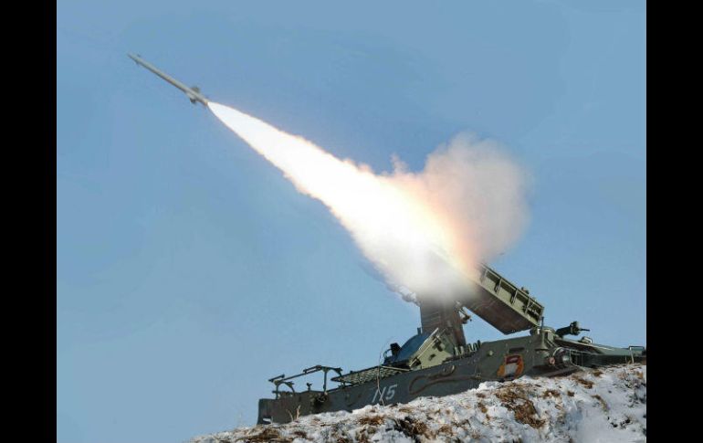 Los últimos lanzamientos de misiles han aumentado la tensión en la península coreana. EFE / ARCHIVO