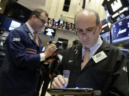 El NYSE Composite también baja 45.13 puntos (-0.38 por ciento) al ubicarse en 11 mil 764.36 unidades. AP / ARCHIVO