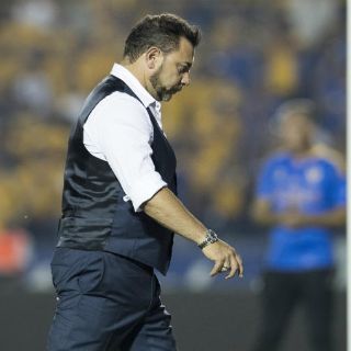 Eres un cáncer para el equipo: aficionado, a Antonio Mohamed