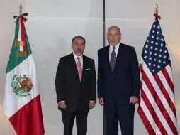 El secretario de seguridad interna  de EU, John Kelly y el procurador Raúl Cervantes se encontraron cerca de las 18:00 horas. TWITTER / @RaulCervantesA