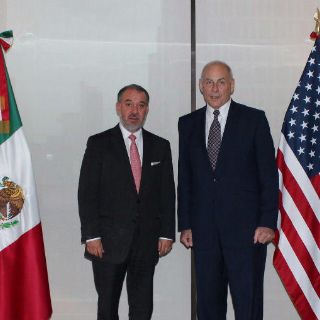 John Kelly se reúne con titular de la PGR