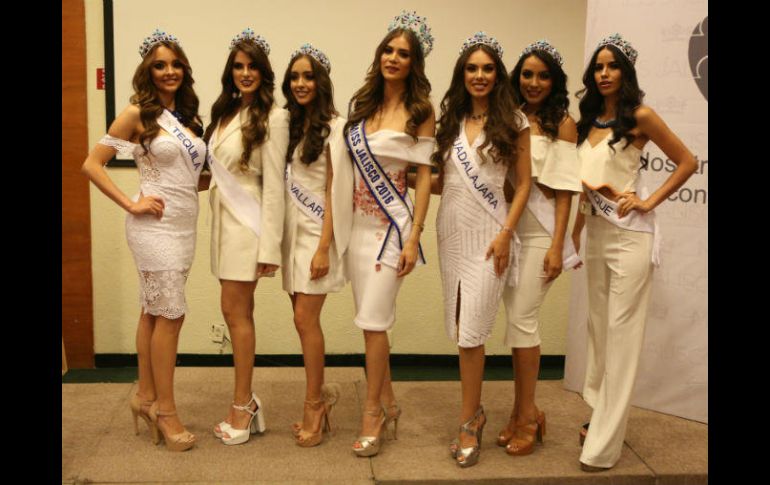 Seis de las siete aspirantes posan junto a Miss Jalisco. EL INFORMADOR / G. Gallo