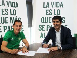 El 'Principito' firma un contraro hasta el 2020 con el club de Sevilla. TWITTER / @RealBetis