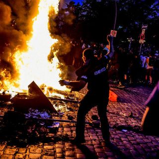 Protestas contra G-20 en Hamburgo dejan cientos de heridos