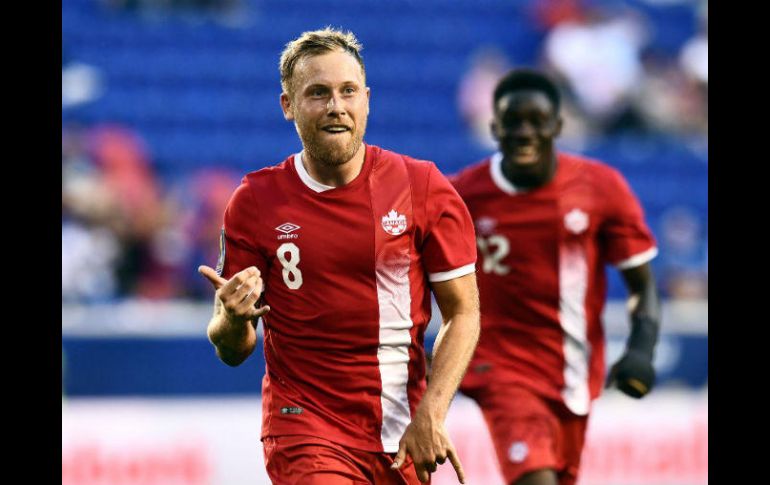 Scott Arfield, de Canadá, celebra uno de sus dos goles de la tarde. AFP / J. Samad