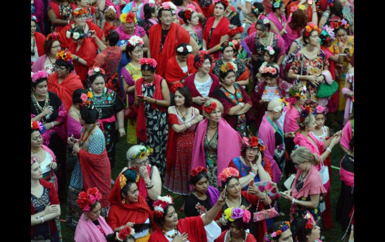 Mujeres de todas las edades y de múltiples razas se vistieron como Frida y también algunos hombres decidieron ataviarse. NTX / F. Trujillo
