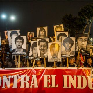 Miles de personas marchan en Lima contra un indulto a Fujimori