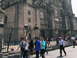 La colección fue descubierta dentro de una bóveda de piedra cerca del Zócalo capitalino, justo detrás de la Catedral. EL INFORMADOR / F. González