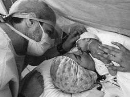 Con una emotica fotografía, Laura G y su esposo le dieron la bienvenida a la pequeña. INSTAGRAM / lauragii