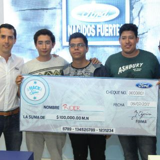 Ford premia a estudiantes por proyecto que reduciría tráfico