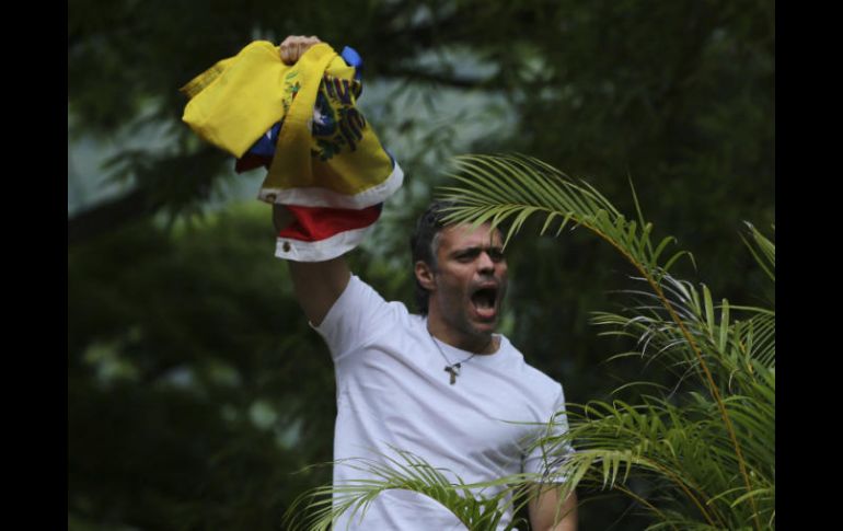 Leopoldo López salió de prisión y quedó bajo arresto domiciliario. AP / A. Cubillos