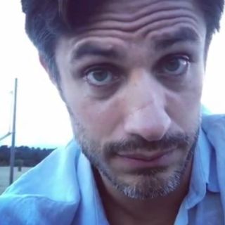 Gael García ofrece disculpas por su ausencia en los Premios Ariel