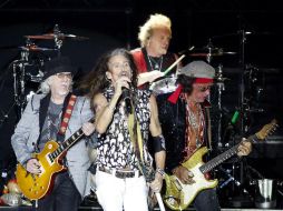 Aerosmith decidió cerrar el concierto con 'Walk This Way'. EFE / C. García