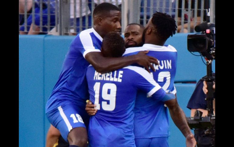 Los goles de Kevin Parsemain y Steeven Langil determinaron la victoria. AFP / F. Breedon