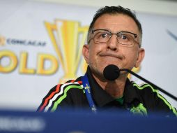 El seleccionador mexicano dijo sentirse ‘dolido por no poder dirigir en un torneo importante’. AFP / R. Beck