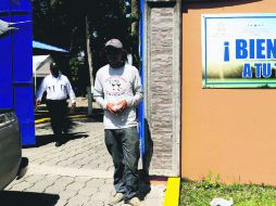 Este hombre no dejará de insistir en llegar a los Estados Unidos. ESPECIAL / Efe