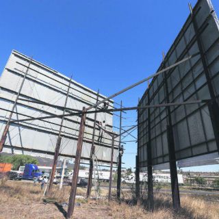 Falta de dictámenes atora las licencias para espectaculares