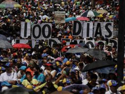 Leopoldo López llamó a seguir protestando hasta lograr 'su libertad plena y la del país'. EFE / M. Gutiérrez