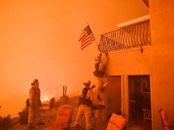 Incendios forestales estallaron en gran parte de California, forzando a cientos de personas a evacuar sus hogares. AFP / ARCHIVO