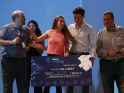 Imanol Lara y Claudia Alemán recibieron 300 mil pesos para su proyecto Zip Up. EL INFORMADOR / F. Atilano