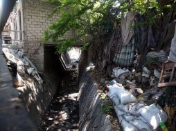 En La Federacha hay asentamientos irregulares a la orilla del canal; éste ha sido limpiado tres ocasiones en lo que va del año. EL INFORMADOR / M. Vargas