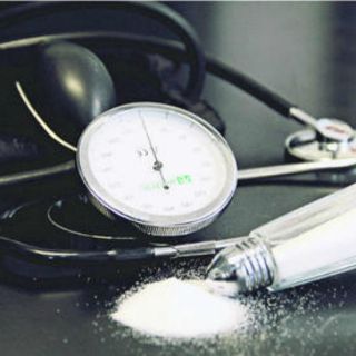 Hipertensión arterial, asociada con excesivo consumo de sal