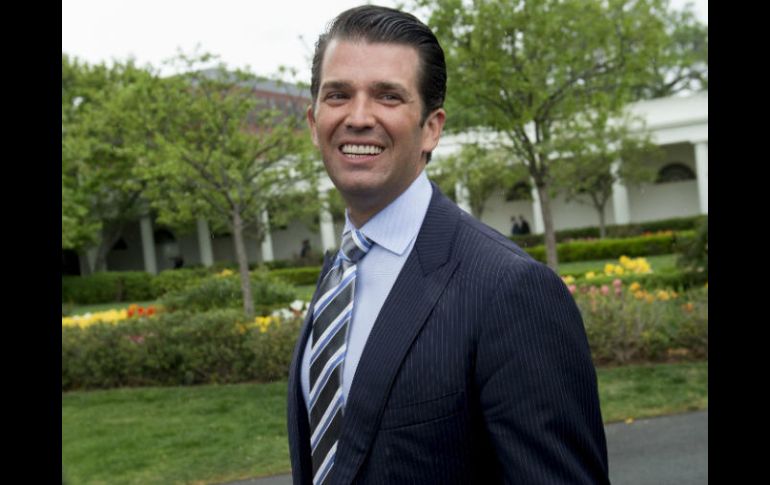 El hijo mayor del presidente Trump se reunió hace un año con la abogada rusa con conexiones con el Kremlin, según el NYT. AFP / ARCHIVO