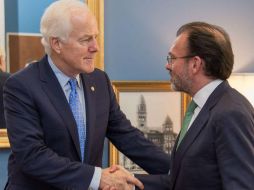 Los funcionarios reconocieron que mejorar la infraestructura y tecnología en la frontera, facilitaría el cruce legal de personas. TWITTER / @SRE_mx