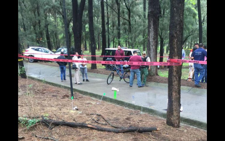 La víctima recibió cuatro balazos dentro del Bosque Los Colomos, cerca de la pista de atletismo, cerca de las 10:00 horas del lunes. ESPECIAL /