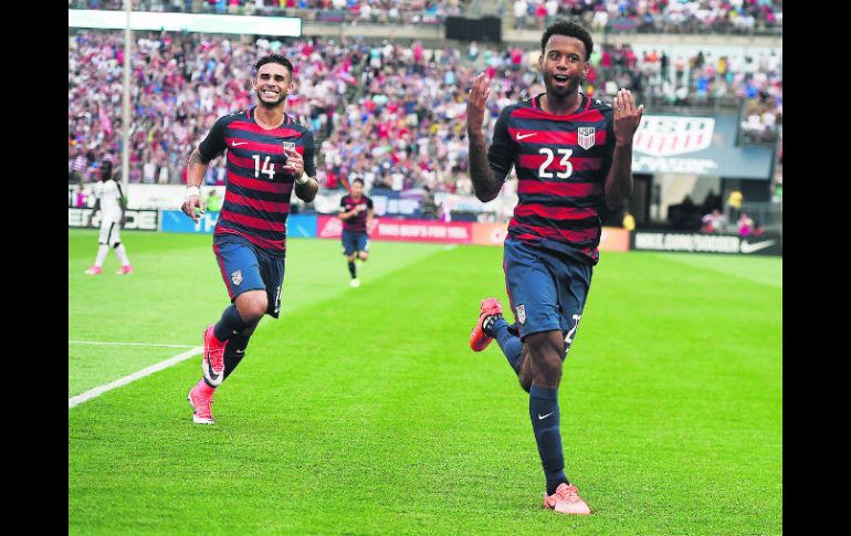 Frustración. Por primera vez en sus participaciones en Copa Oro, Estados Unidos no inició el torneo ganando. AP /