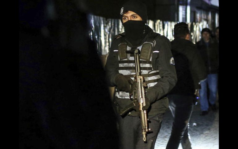 Los agentes antiterroristas llevaron a cabo registros en 10 viviendas. AP / ARCHIVO