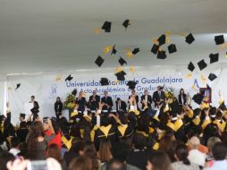 Los licenciados celebran la culminación de su etapa de estudios. EL INFORMADOR / G. Gallo