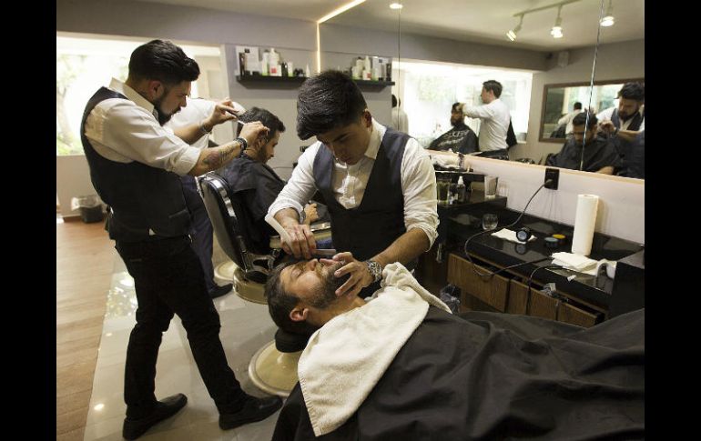 El negocio de las barberías en México se estimó en 326.3 millones de dólares durante el 2016. EL INFORMADOR / ARCHIVO