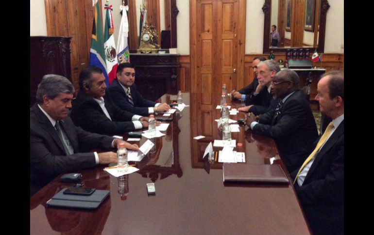 Sandile Nogxina, embajador de Sudáfrica, mantuvo el día de hoy una reunión con Jaime 'el Bronco' Rodríguez, Gobernador de Nuevo León. TWITTER / @JaimeRdzNL