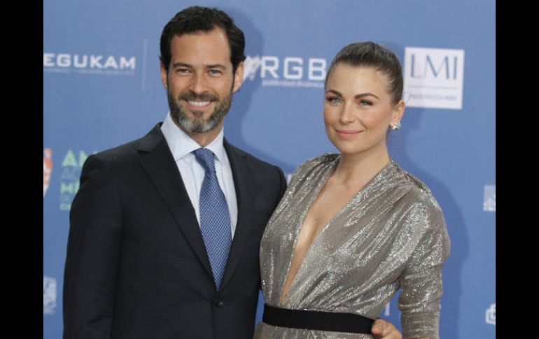 Ludwika Paleta y Emiliano Salinas desfilaron por la alfombra roja de la 59 edición de los Premios Ariel. NTX / P. Sánchez