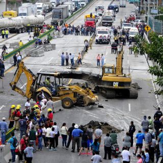 Critican en redes a Ruiz Esparza por comentario sobre socavón