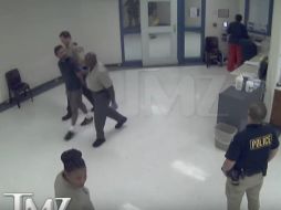 LaBeouf fue arrestado bajo sospecha de obstrucción, conducta desordenada y embriaguez pública. YOUTUBE /  TMZ