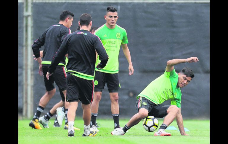 El estratega señala que Jamaica va a exigir, por lo que varios jugadores de México entrenaron en diversas posiciones. NTX /