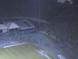 La universidad evacuó tres residencias de estudiantes localizadas en el interior del campus. TWITTER /