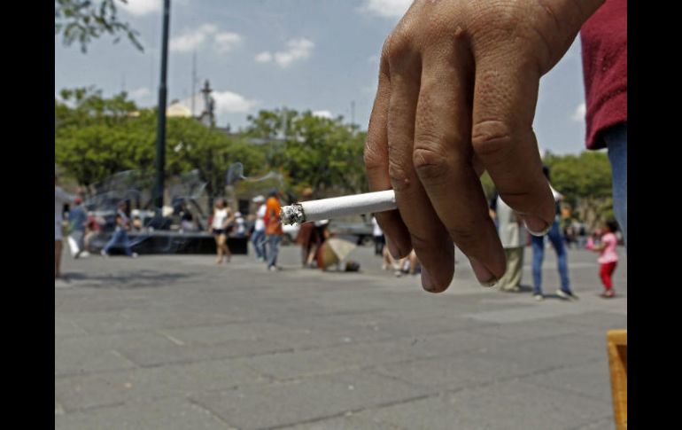 Pacientes con más de 40 años de edad que han fumado o bebido por más de 10 años pueden presentar una deficiente higiene bucal. EL INFORMADOR / ARCHIVO