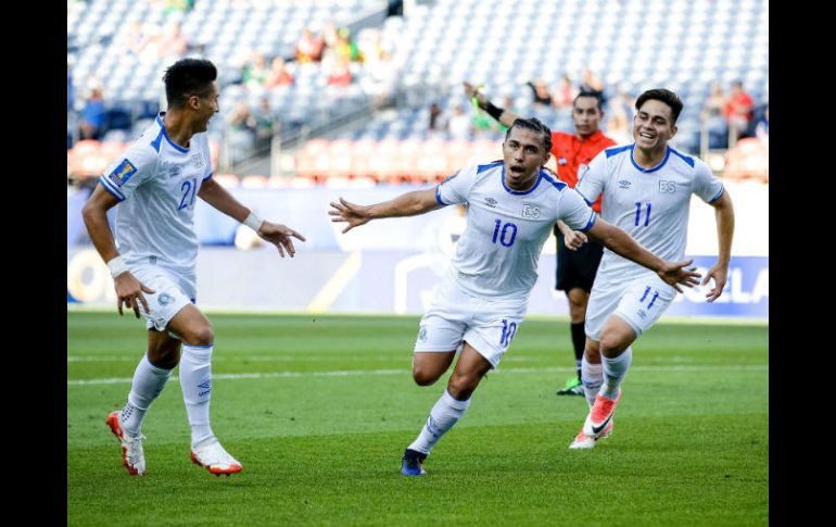 Gerson Mayén (10) y Rodolfo Zelaya (11) hicieron los goles del partido. EFE / I. Downing