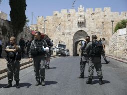Policías israelíes vigilan en la Puerta de los Leones. EFE / A. Safadi