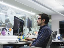 Los beneficios de contar con uno o más títulos universitarios recompensan totalmente el esfuerzo. ESPECIAL /