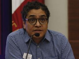 El editor Gerardo Villadelángel presenta el ejemplar con el que compitió en Semana Negra de Gijón. ESPECIAL /