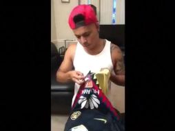 El nuevo uniforme de las Águilas se inspira a las camisetas azulcremas de los años noventa, una época memorable para el club. YOUTUBE / Sports Time Mx