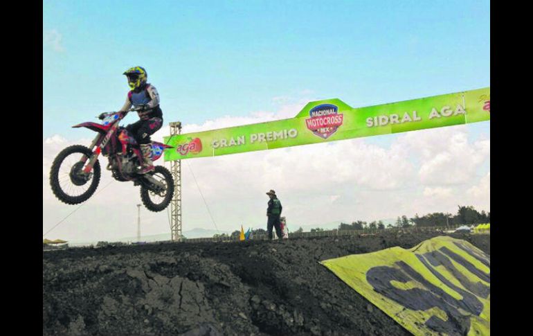 Desde temprana hora, se disputaron carreras de seis distintas categorías en la pista de motocross que se habilitó en el Trióvalo. EL INFORMADOR / D. Reos
