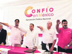 Salvador Cosío Gaona (segundo a la izquierda), rindió protesta como presidente del nuevo organismo político. EL INFORMADOR / A. Camacho