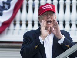 Mayoría de encuestados dice que no o apenas confían en la habilidad de Trump para negociar con líderes extranjeros. AFP / ARCHIVO