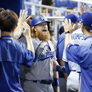 Dodgers vencen a Marlins y suman nueve triunfos seguidos